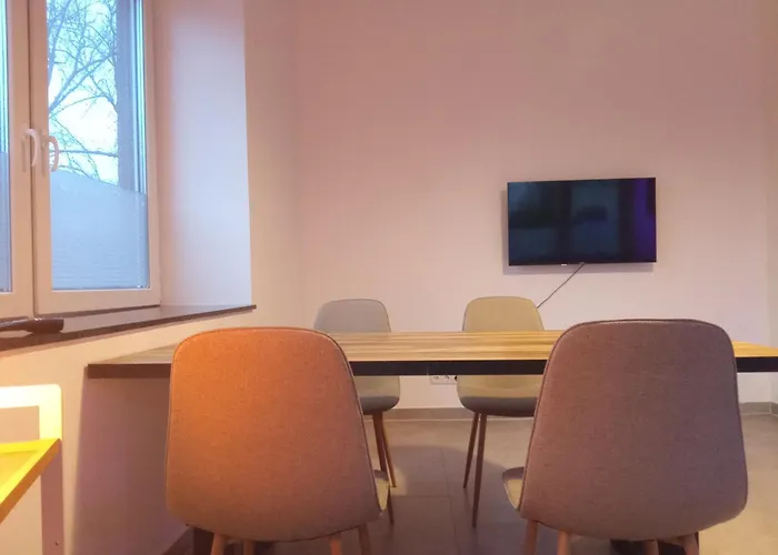 Topflat Mit Kueche I Gratis Parkplatz I Drei Schlafzimmer I Zentrumnah