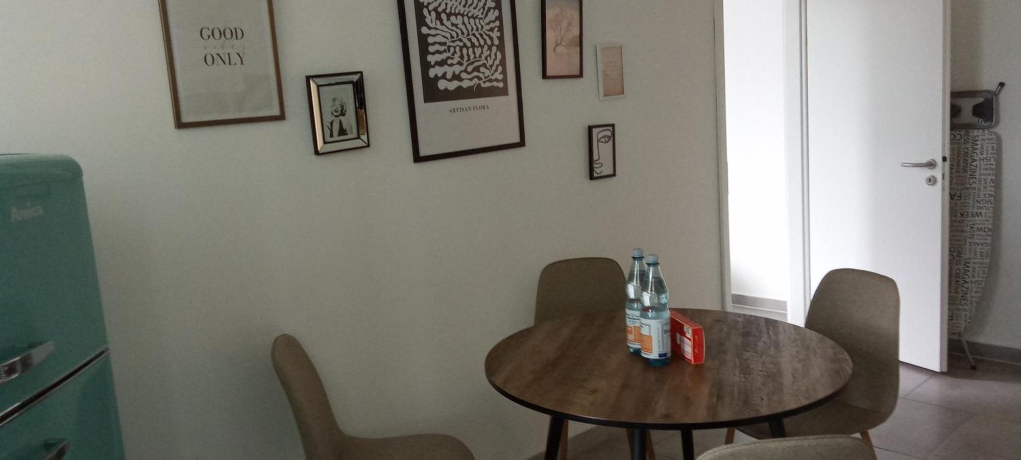 Apartment Topflat Mit Kueche I Gratis Parkplatz I Drei Schlafzimmer I Zentrumnah